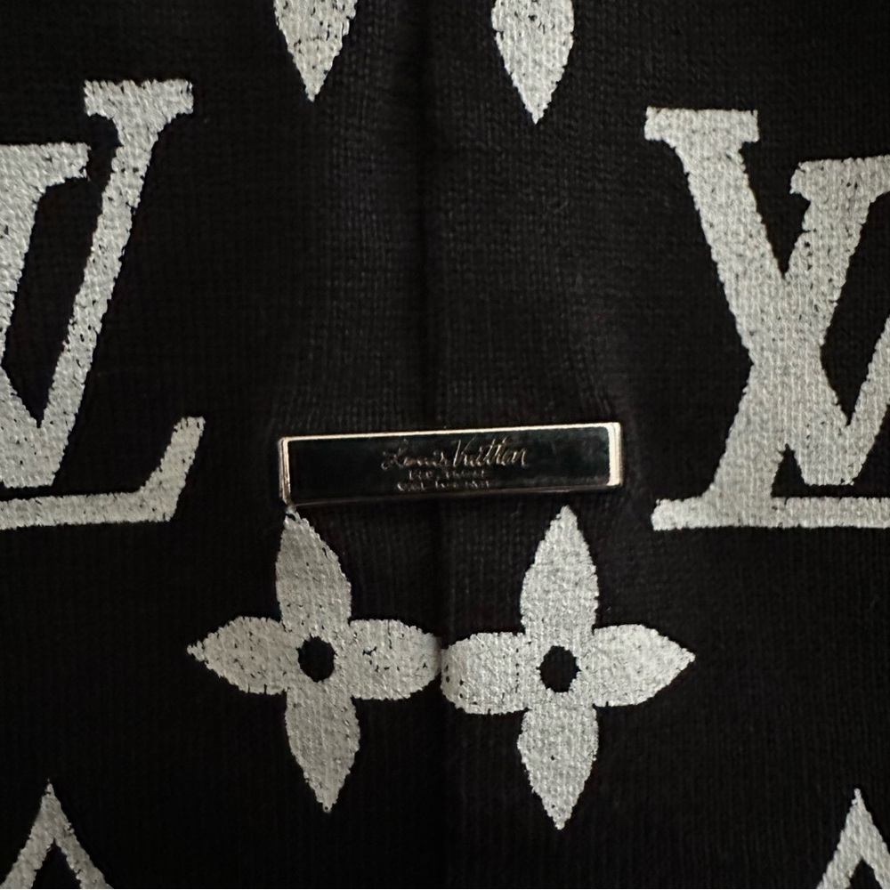 Louis Vuitton Black Monogram Gradient Men’s Short Sleeve T-Shirt - Picture 4 of 5